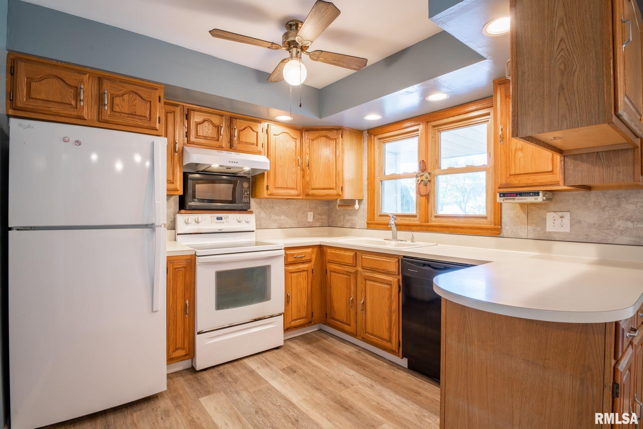 1303 West Ravinwoods Road Peoria, IL 61615 - Photo 13 of 50 Gallery Image 13