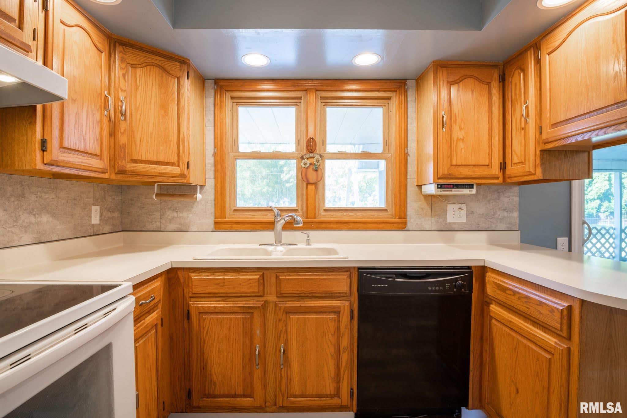 1303 West Ravinwoods Road Peoria, IL 61615 - Photo 14 of 50 Gallery Image 14