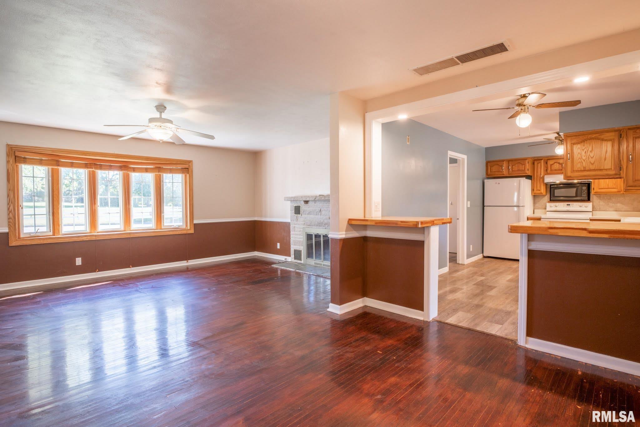 1303 West Ravinwoods Road Peoria, IL 61615 - Photo 9 of 50 Gallery Image 9