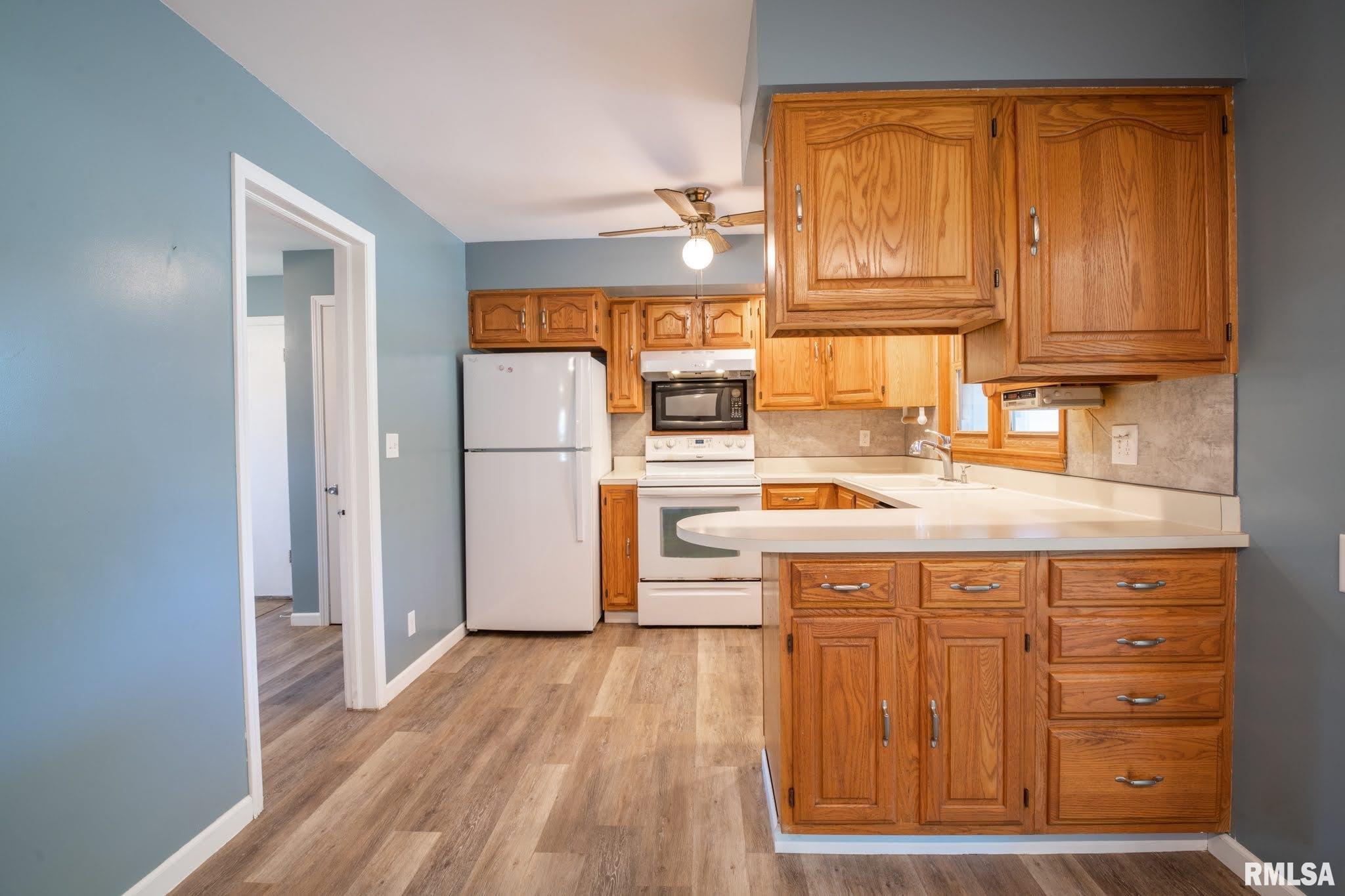 1303 West Ravinwoods Road Peoria, IL 61615 - Photo 10 of 50 Gallery Image 10