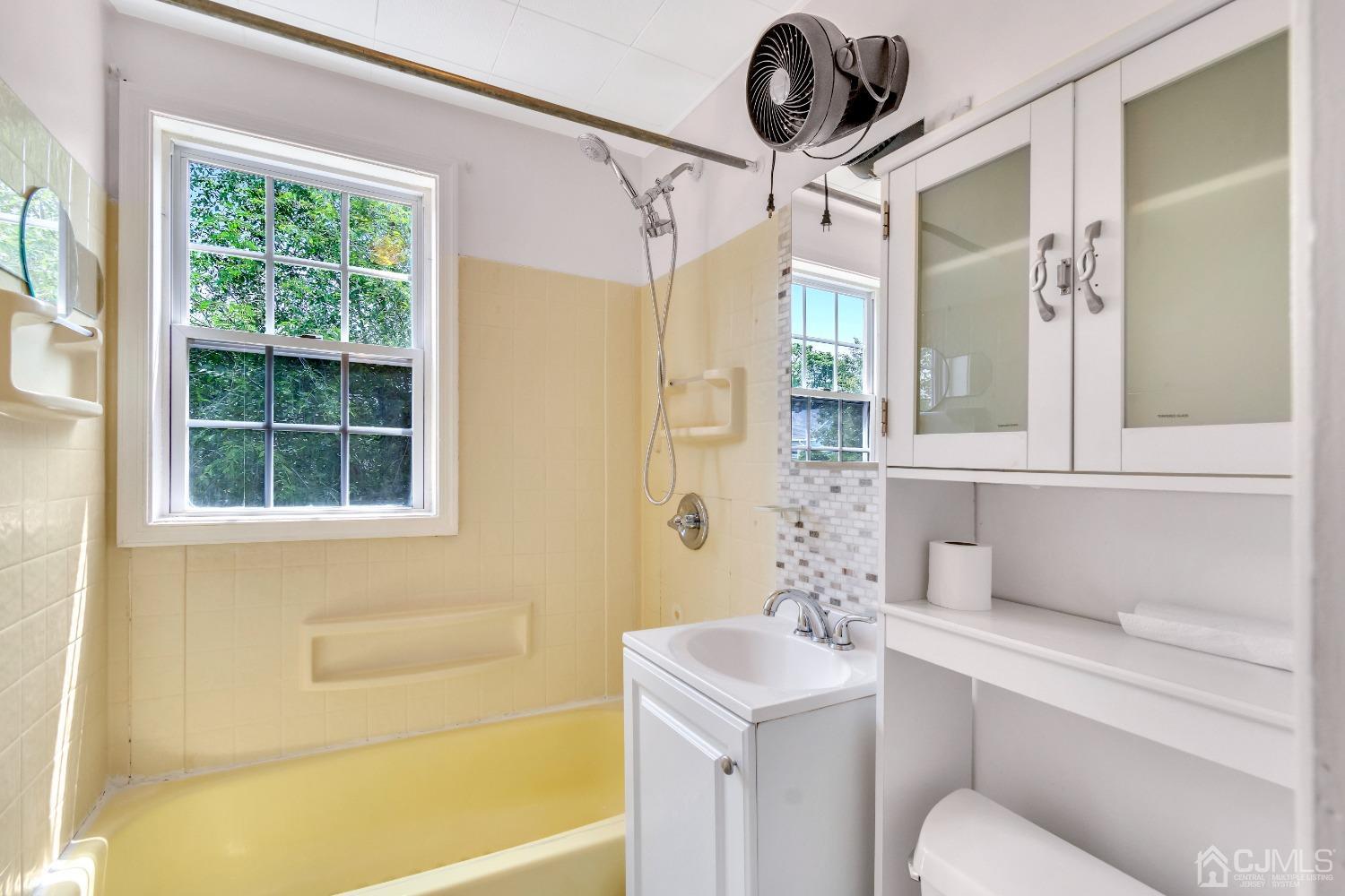 42 MacArthur Drive Edison, NJ 08837 - Photo 14 of 25 a bathroom with a sink a toilet and shower