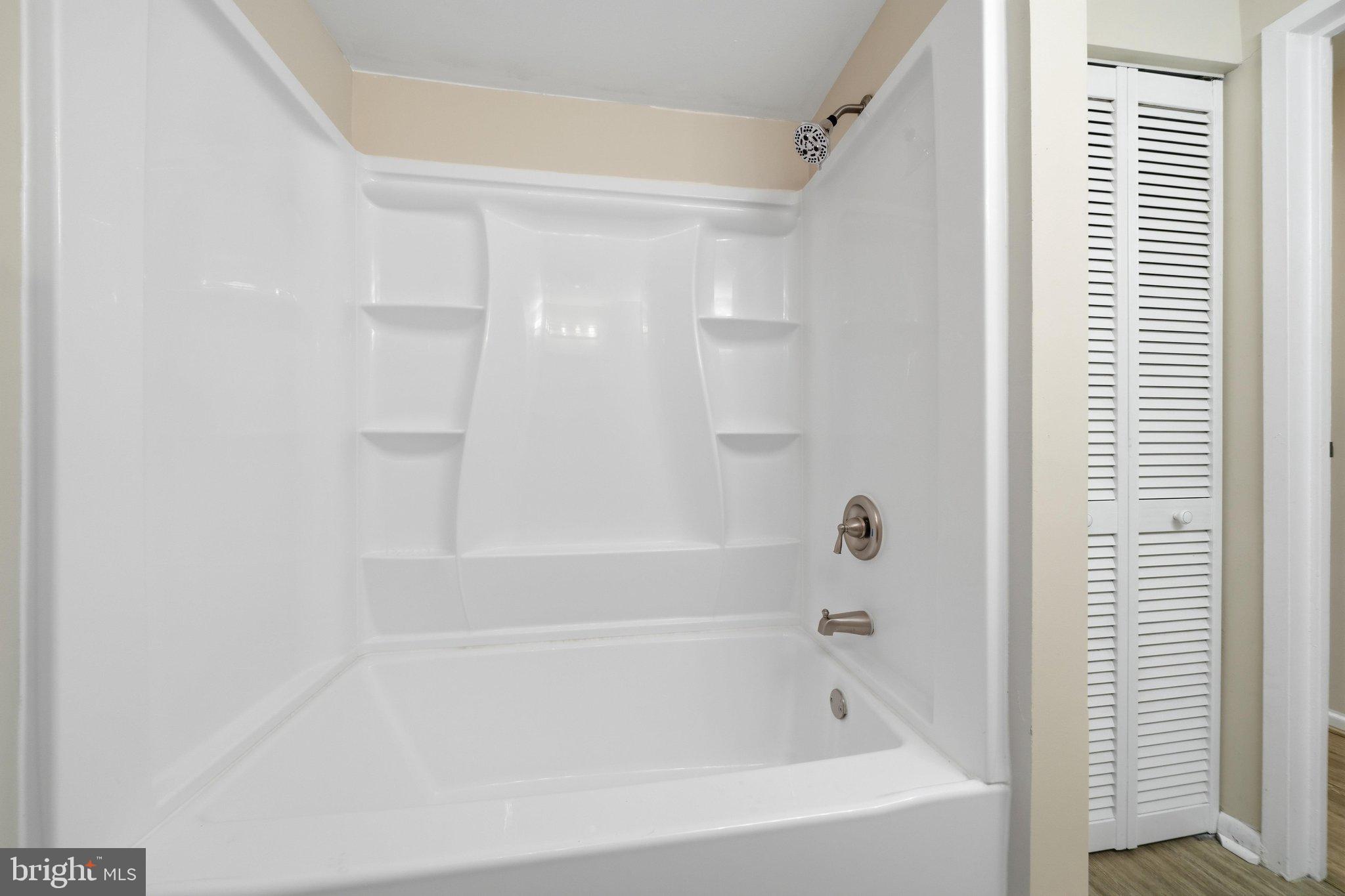 2572 Riva Road, Unit 17B Annapolis, MD 21401 - Photo 18 of 24 Hall Bathroom