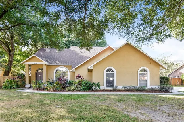 a view of a house with a yard