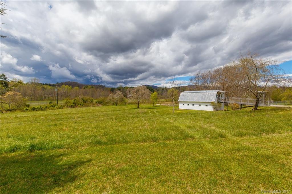 658 North Country Club Road Brevard, NC 28712 - Photo 4 of 24 Gallery Image 4