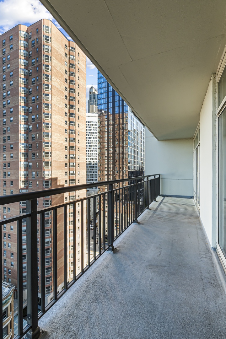 21 West Chestnut Street, Unit 1403 Chicago, IL 60654 - Photo 15 of 19 a view of a balcony