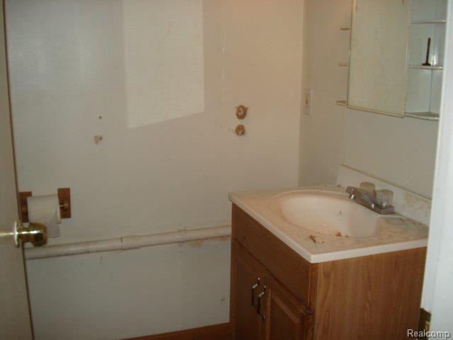 4472 Howe Road Wayne, MI 48184 - Photo 7 of 7 1/2 bath in basement