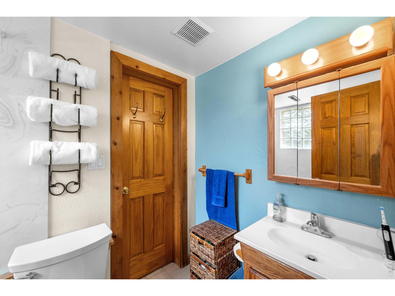 310 Wendelyn Way Boulder, CO 80302 - Photo 22 of 40 a bathroom with a sink and a mirror