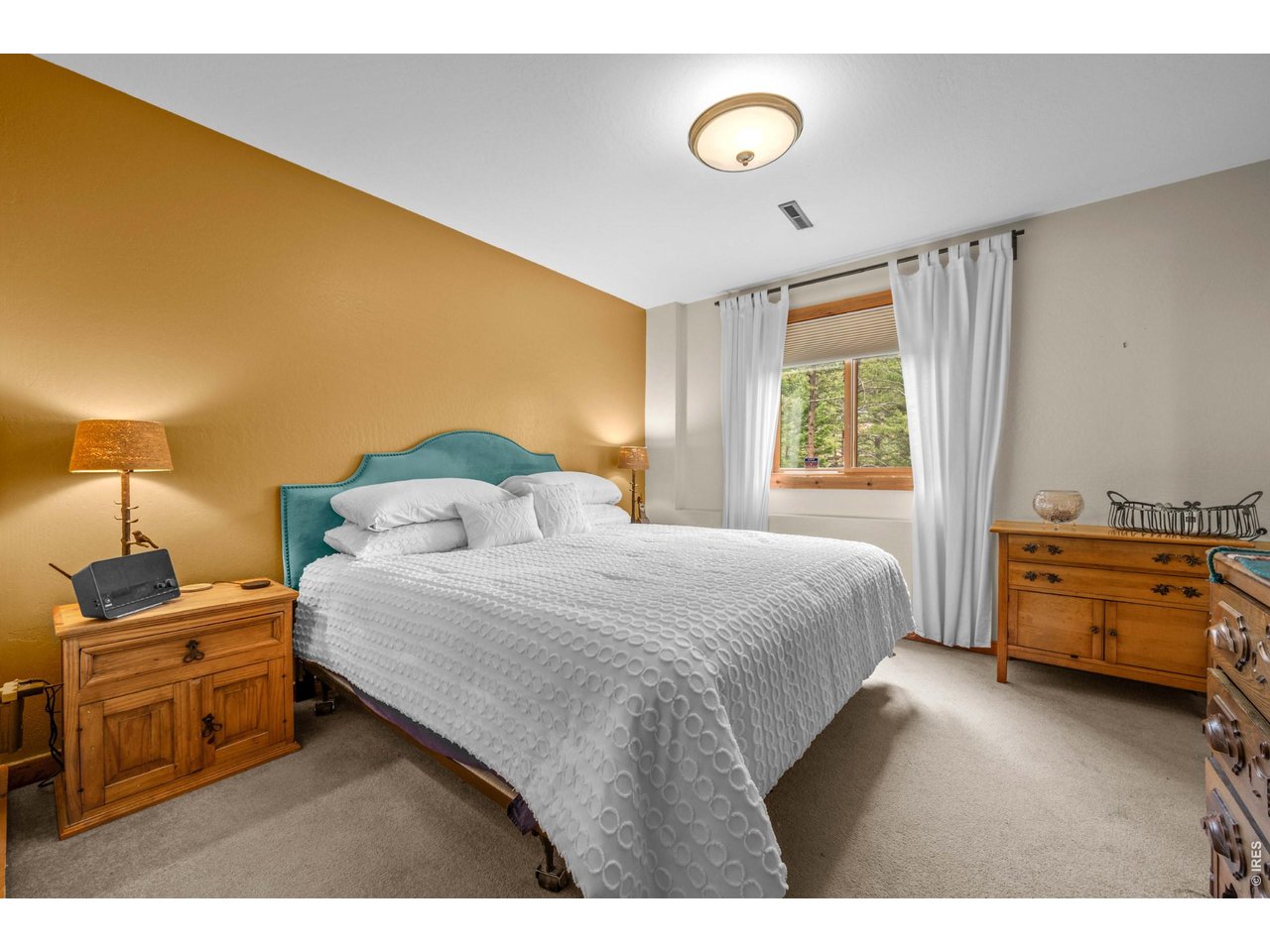 310 Wendelyn Way Boulder, CO 80302 - Photo 23 of 40 a bedroom with a bed and a tv