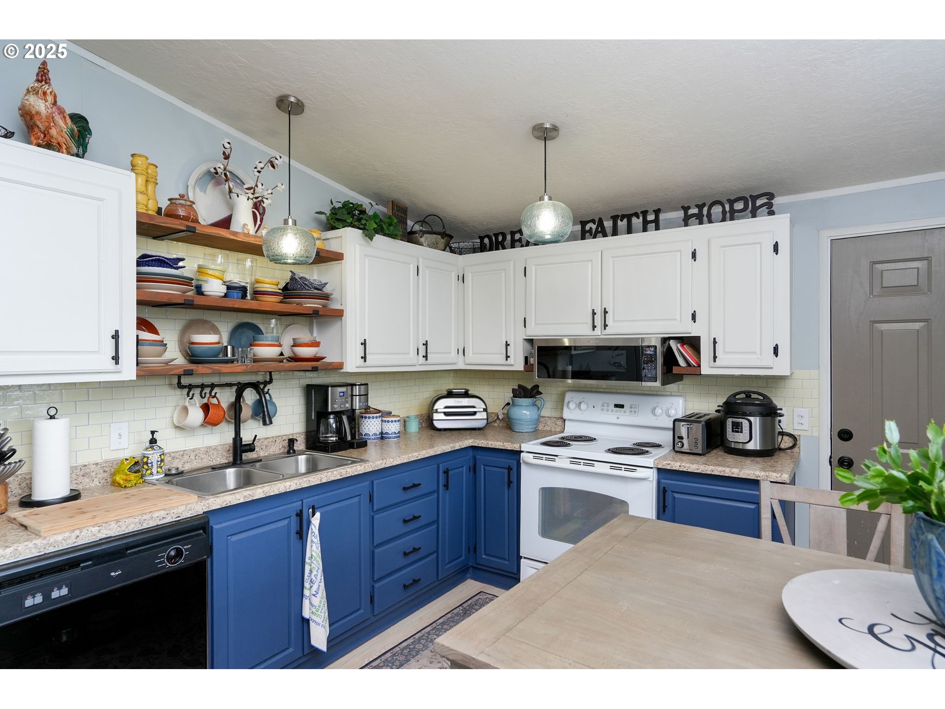 340 Northeast Crest Street, Unit 71 Sublimity, OR 97385 - Photo 16 of 33 a kitchen with cabinets a sink and appliances