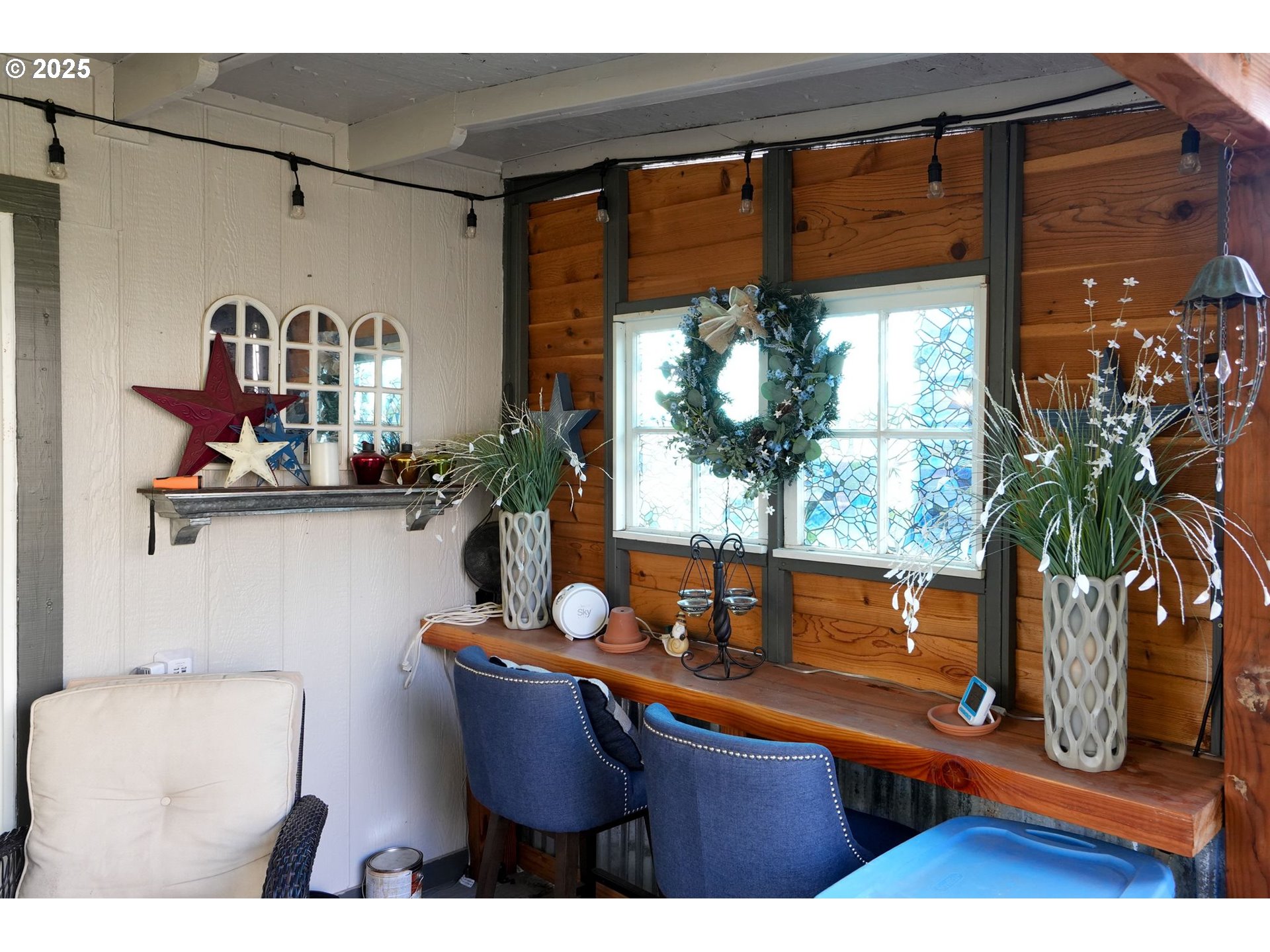 340 Northeast Crest Street, Unit 71 Sublimity, OR 97385 - Photo 29 of 33 a room with furniture and window