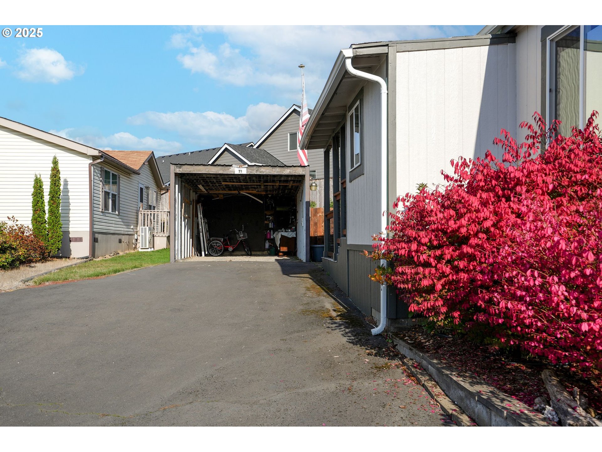 340 Northeast Crest Street, Unit 71 Sublimity, OR 97385 - Photo 6 of 33 a view of entryway and hall with wooden floor