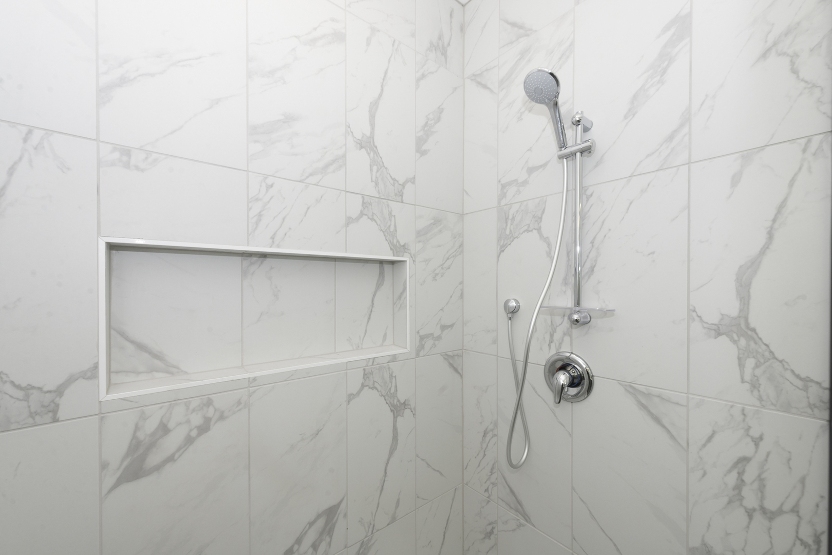 3762 South Indiana Avenue Chicago, IL 60653 - Photo 13 of 27 a bathroom with a shower