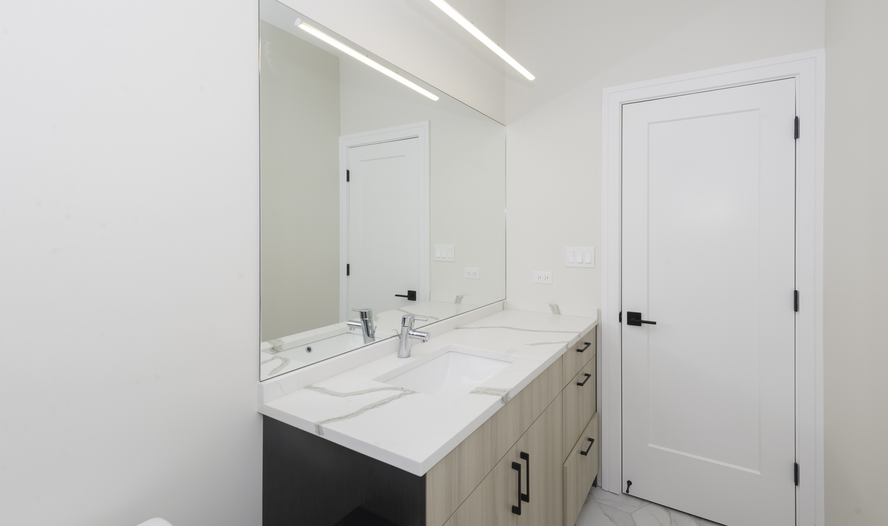 3762 South Indiana Avenue Chicago, IL 60653 - Photo 17 of 27 a bathroom with a sink and a mirror