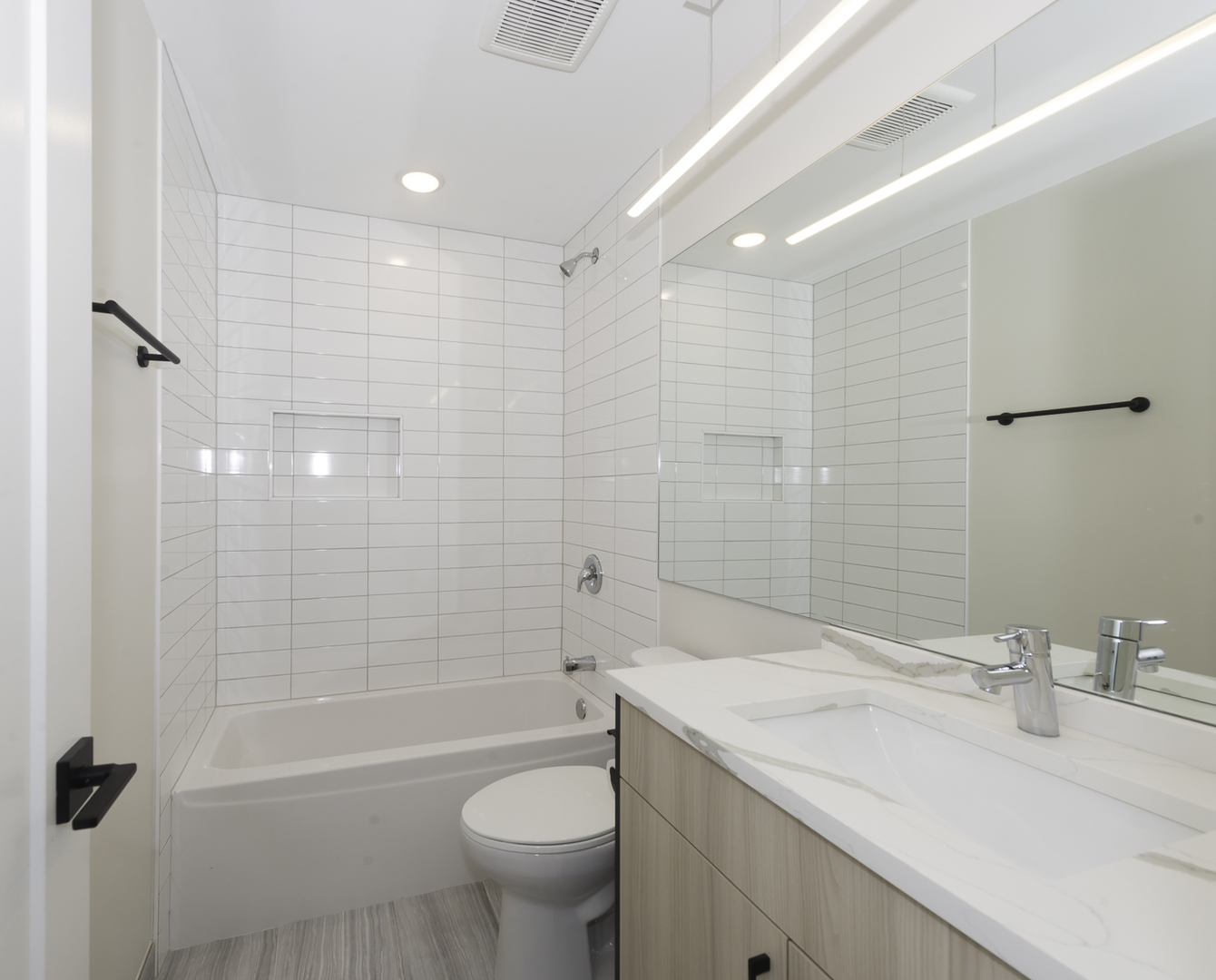 3762 South Indiana Avenue Chicago, IL 60653 - Photo 8 of 27 a bathroom with a sink a toilet and shower