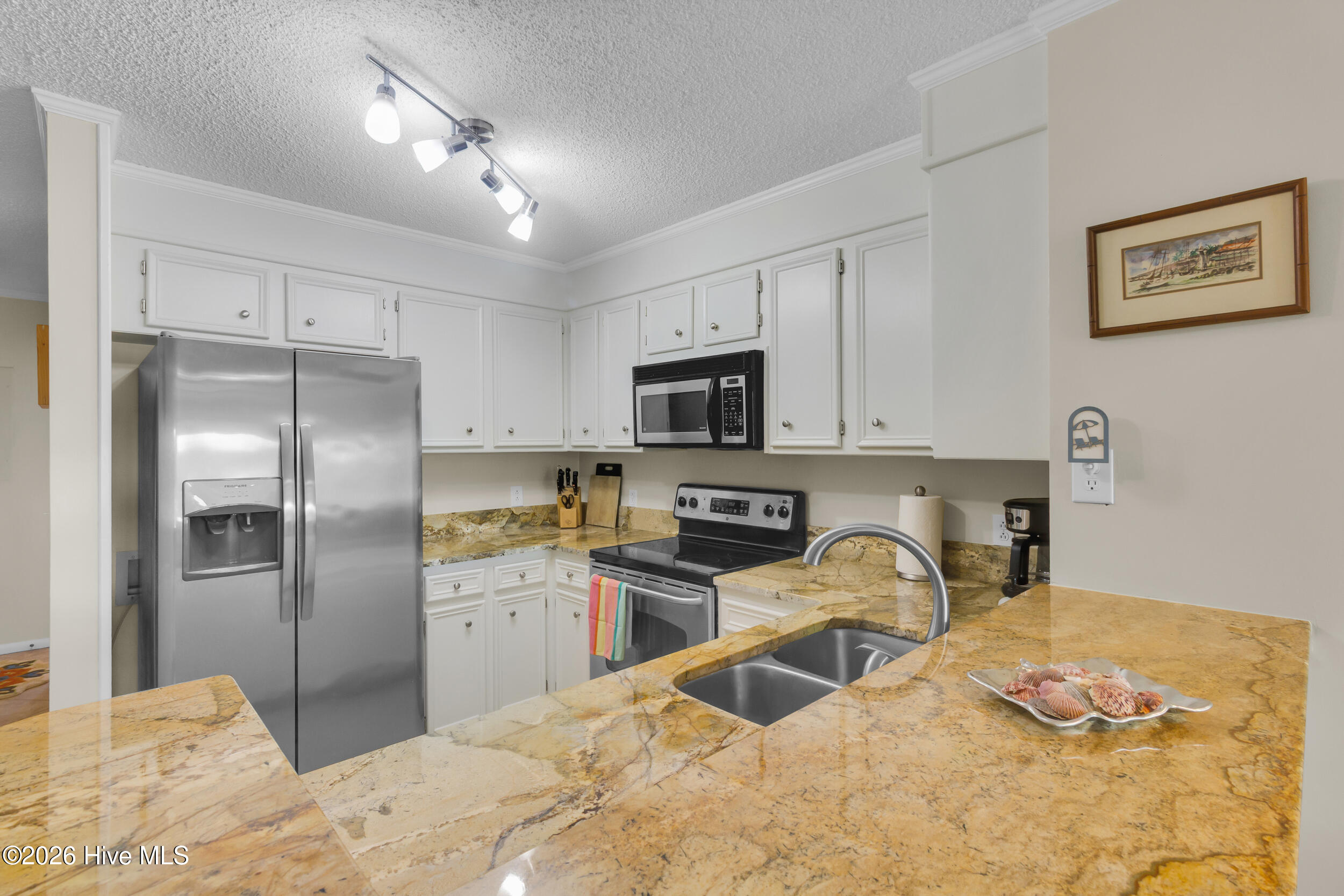 2509 West Fort Macon Road, Unit 102B Atlantic Beach, NC 28512 - Photo 12 of 41 Kitchen