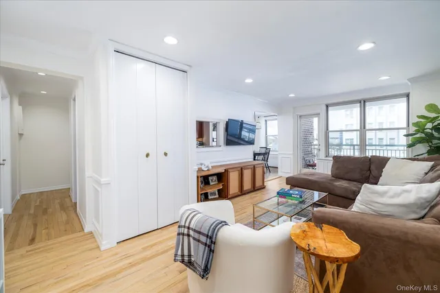 $599,000 | 410 East Broadway, Unit 3E, Long Beach, NY 11561