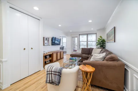 $599,000 | 410 East Broadway, Unit 3E, Long Beach, NY 11561