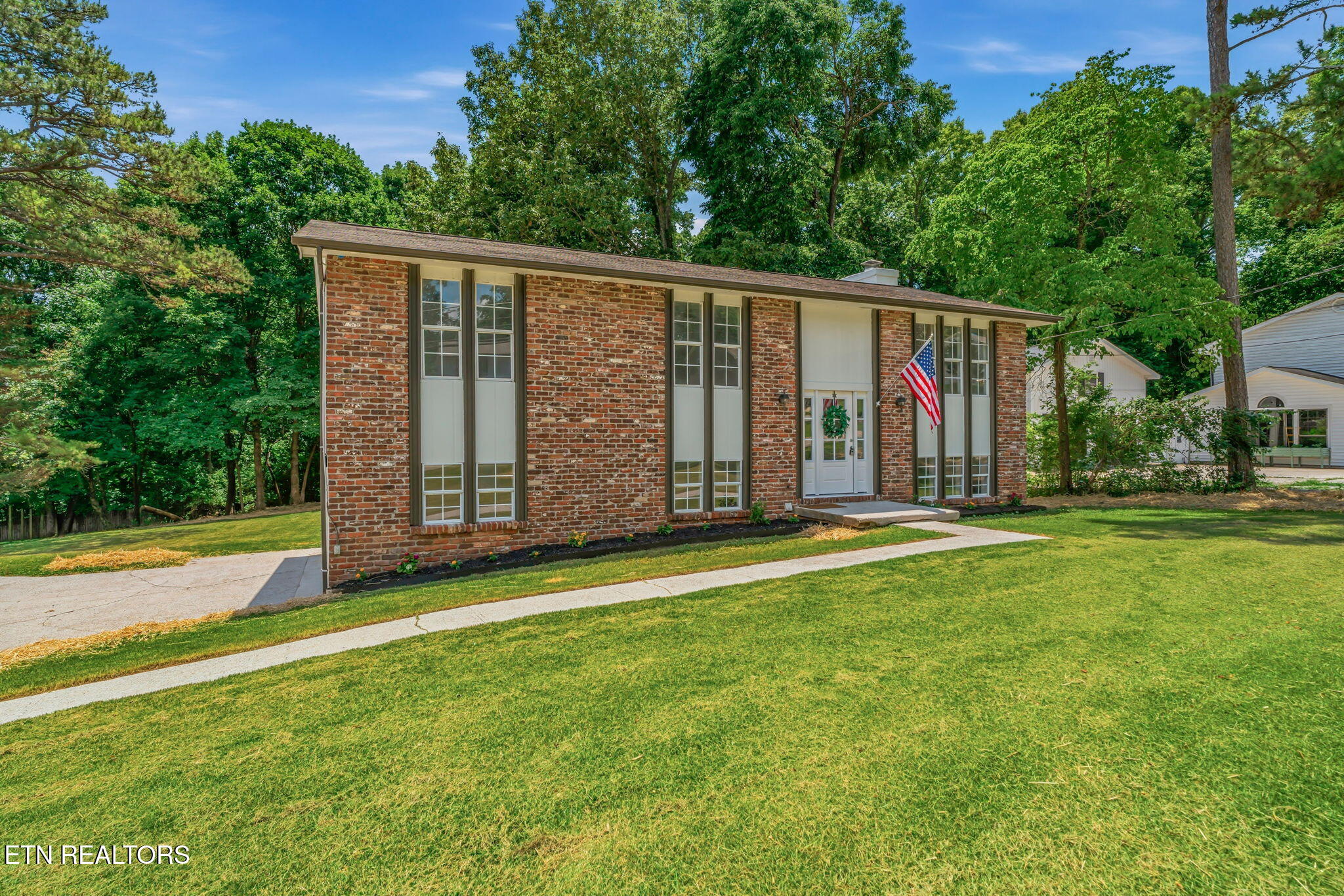 10008 Bluegrass Road Knoxville, TN 37922 - Photo 3 of 43 3-web-or-mls-10008 Bluegrass Road-3