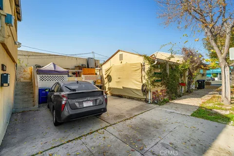 $1,100,000 | 2200 West Burbank Boulevard, Burbank, CA 91506