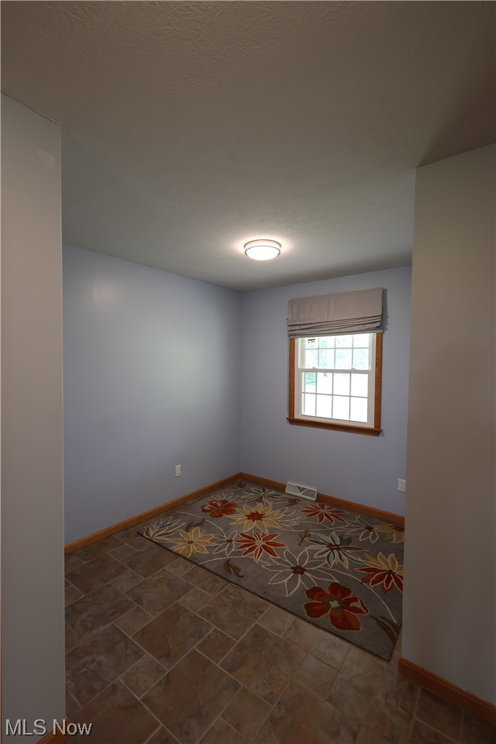 40048 Whitney Road Lagrange, OH 44050 - Photo 9 of 31 Gallery Image 9