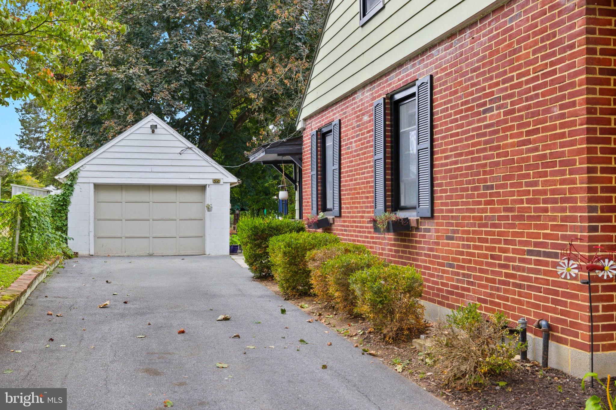 11804 Clearview Road Hagerstown, MD 21742 - Photo 48 of 63 Driveway & Garage