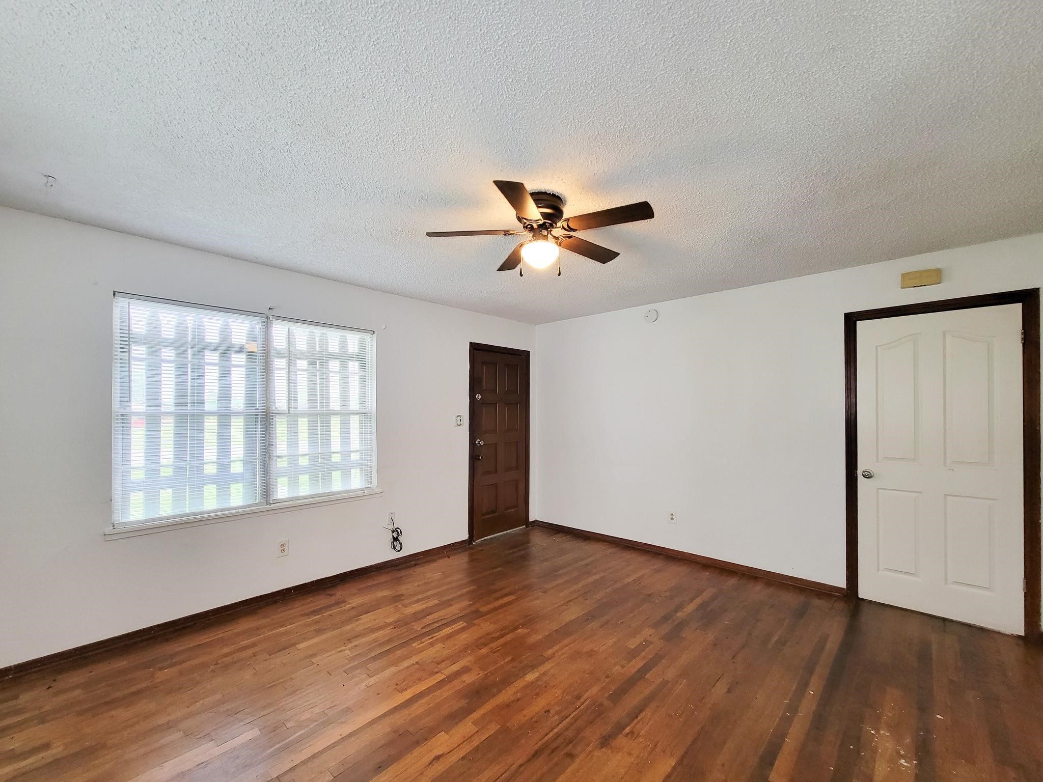 409 North Parrish Street Angleton, TX 77515 - Photo 6 of 29