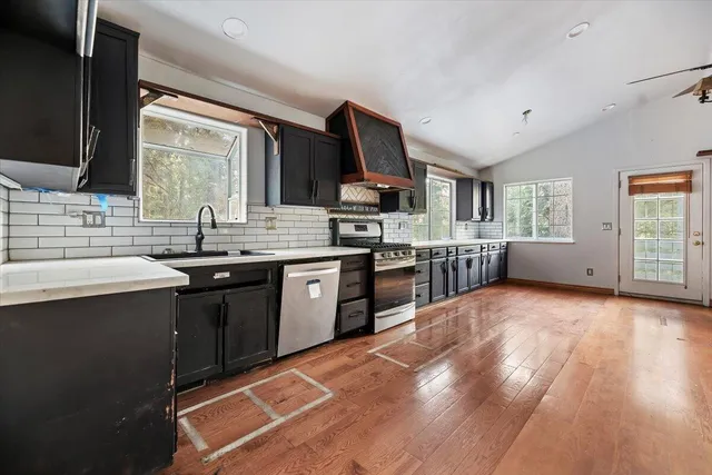 $575,000 | 810 Oakmont Lane, Lake Arrowhead, CA 92352