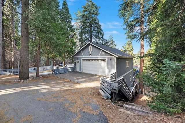 $575,000 | 810 Oakmont Lane, Lake Arrowhead, CA 92352