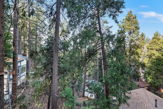$575,000 | 810 Oakmont Lane, Lake Arrowhead, CA 92352