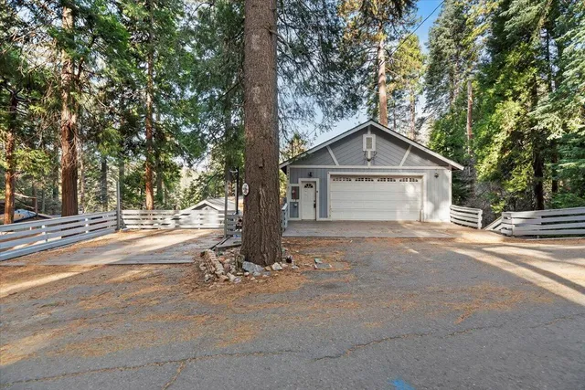 $575,000 | 810 Oakmont Lane, Lake Arrowhead, CA 92352