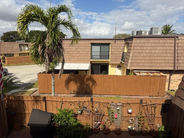 $2,700 | 1021 Springdale Circle, Palm Springs, FL 33461