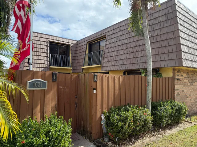 $2,700 | 1021 Springdale Circle, Palm Springs, FL 33461