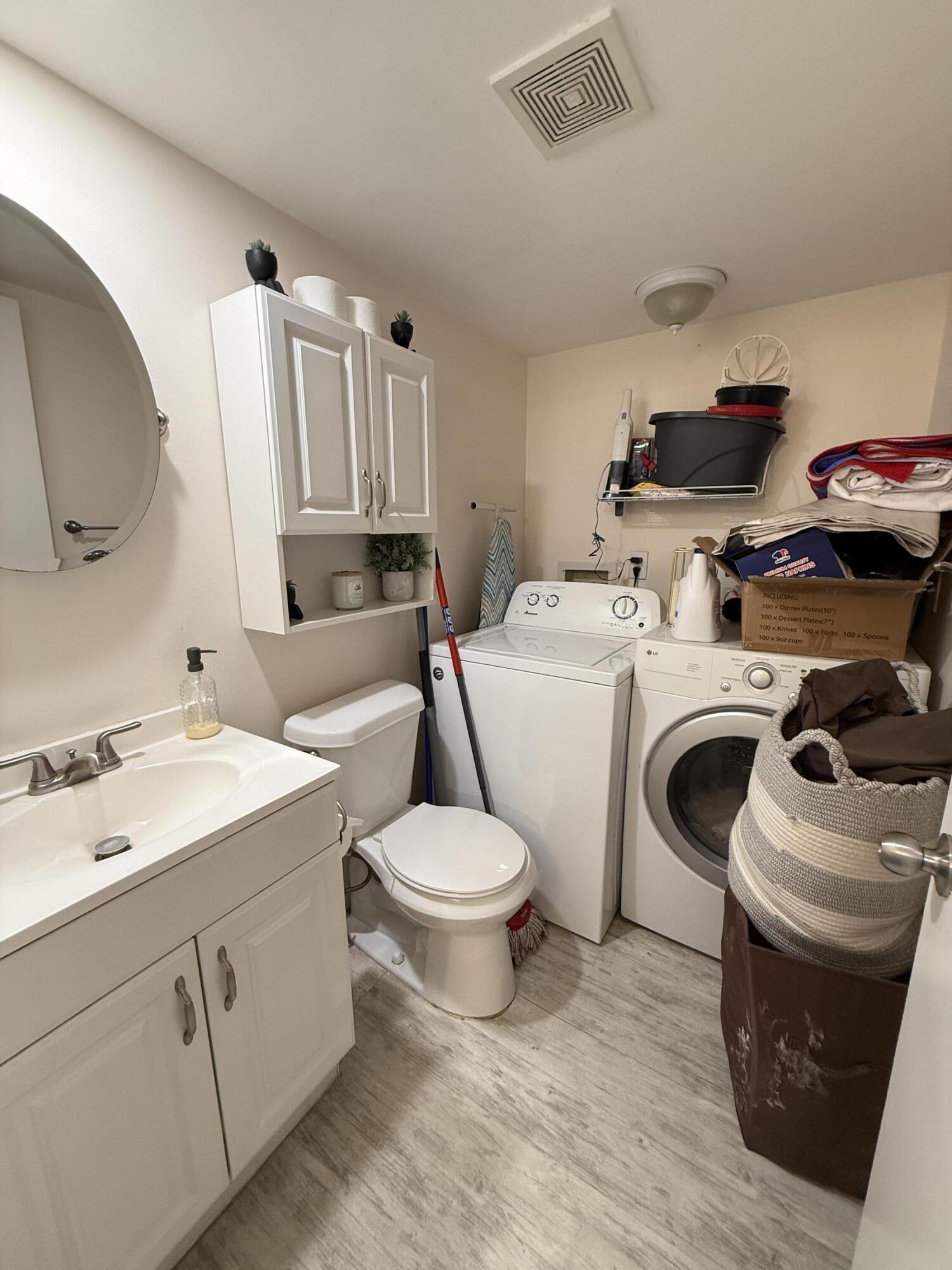 1021 Springdale Circle Palm Springs, FL 33461 - Photo 25 of 32 25 - Half Bath & Laundry Room