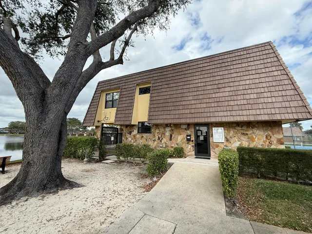 $2,700 | 1021 Springdale Circle, Palm Springs, FL 33461