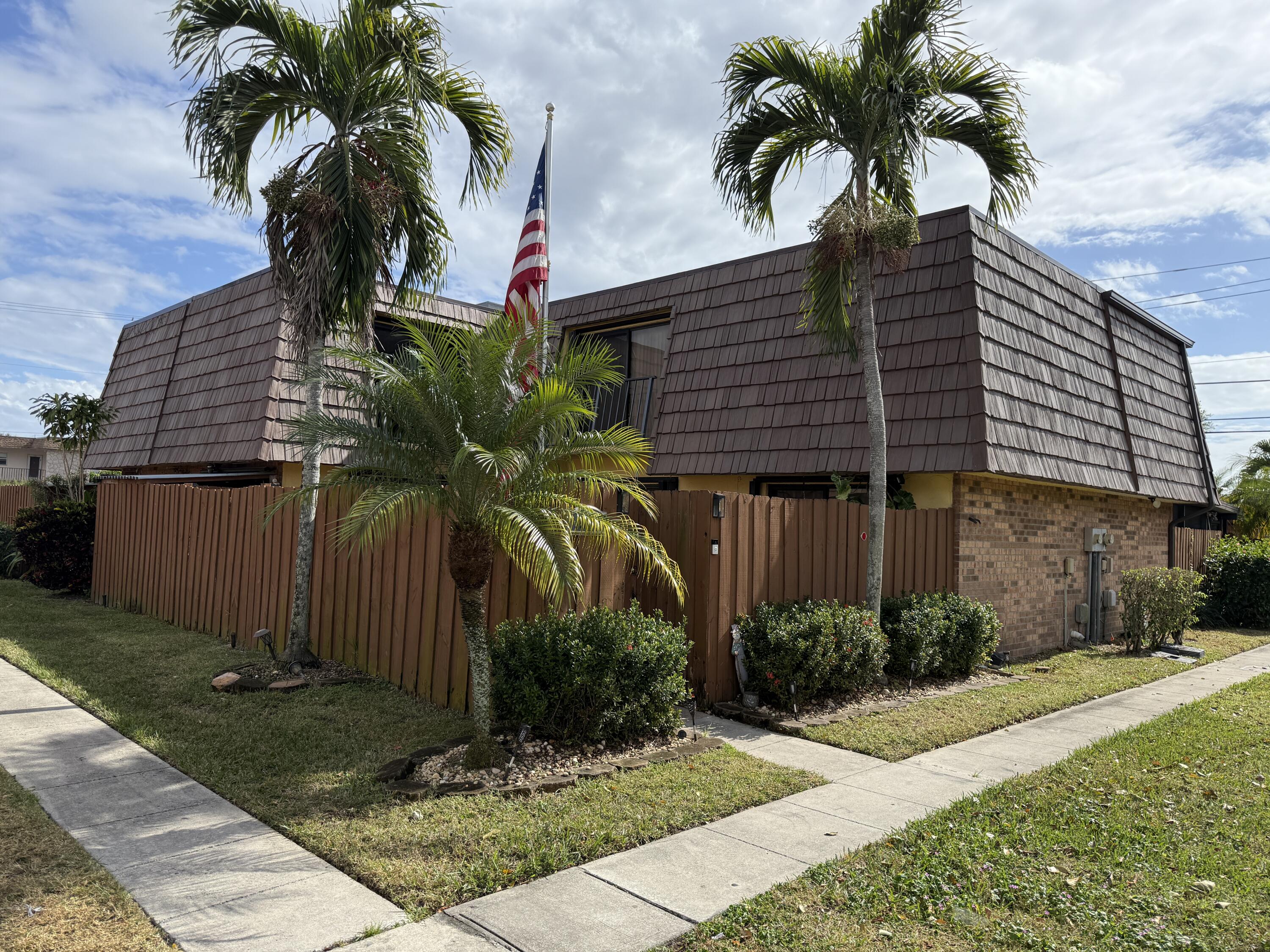 1021 Springdale Circle Palm Springs, FL 33461 - Photo 32 of 32 32 - Front