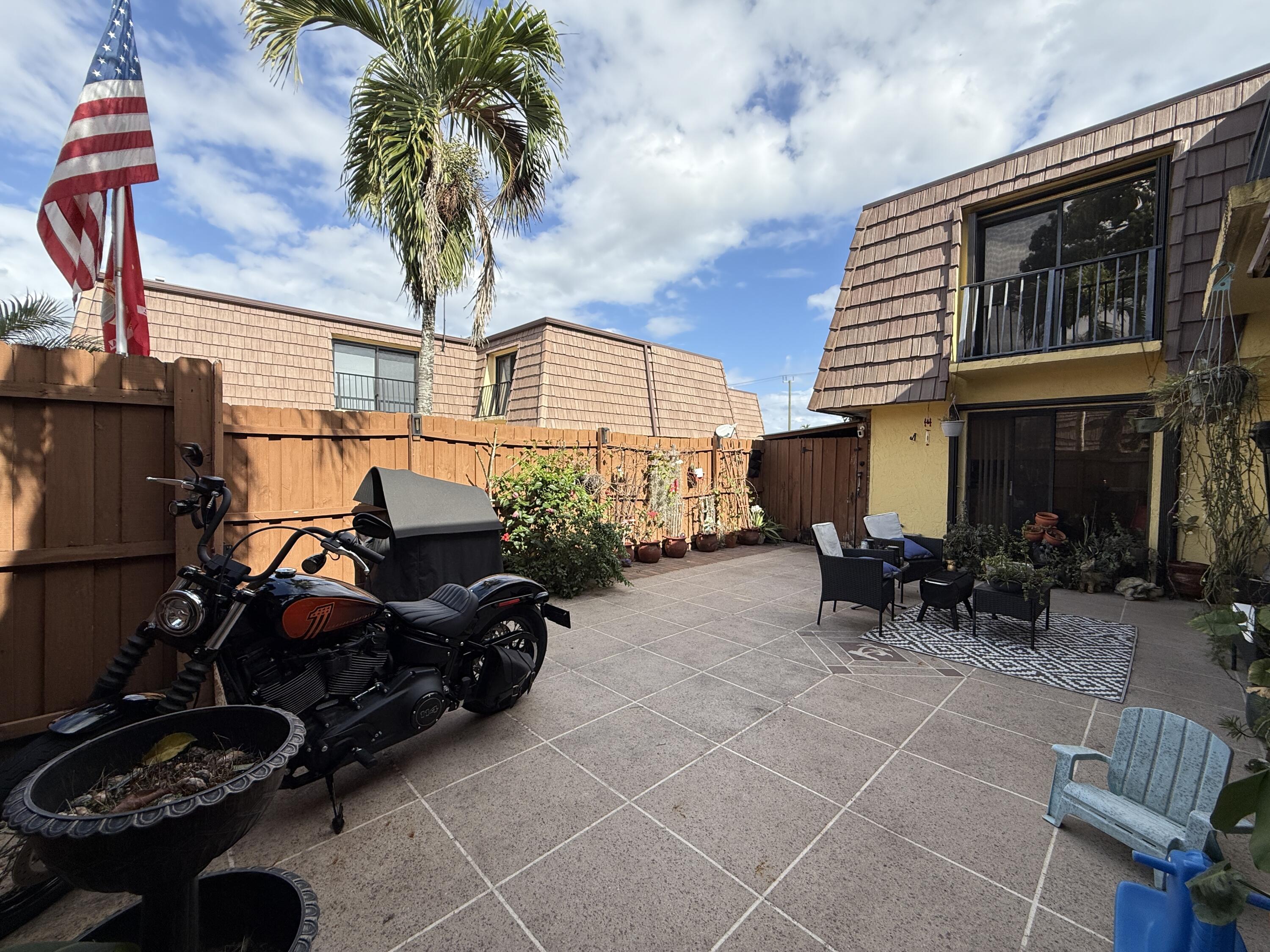 1021 Springdale Circle Palm Springs, FL 33461 - Photo 5 of 32 5 - Patio
