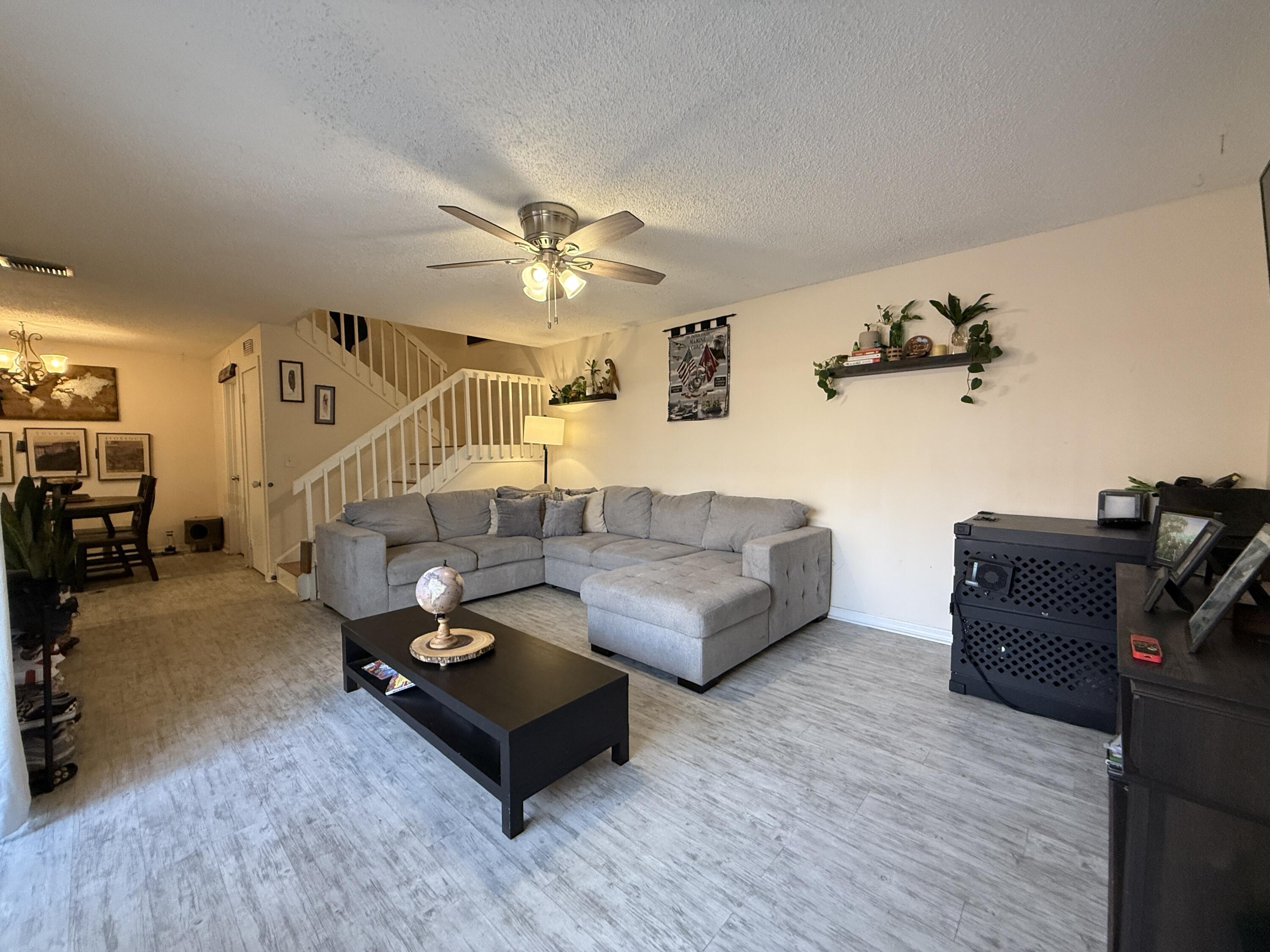 1021 Springdale Circle Palm Springs, FL 33461 - Photo 7 of 32 7 - Living Room