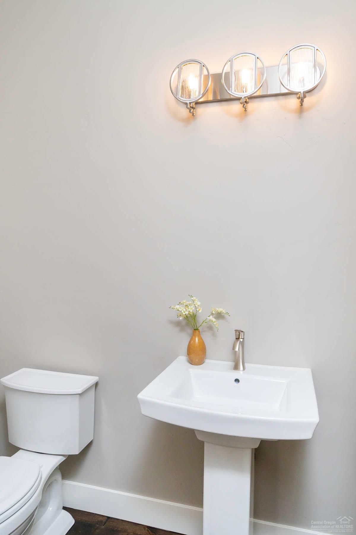 950 Northwest Chelsea Loop Bend, OR 97703 - Photo 10 of 24 Additional Photo