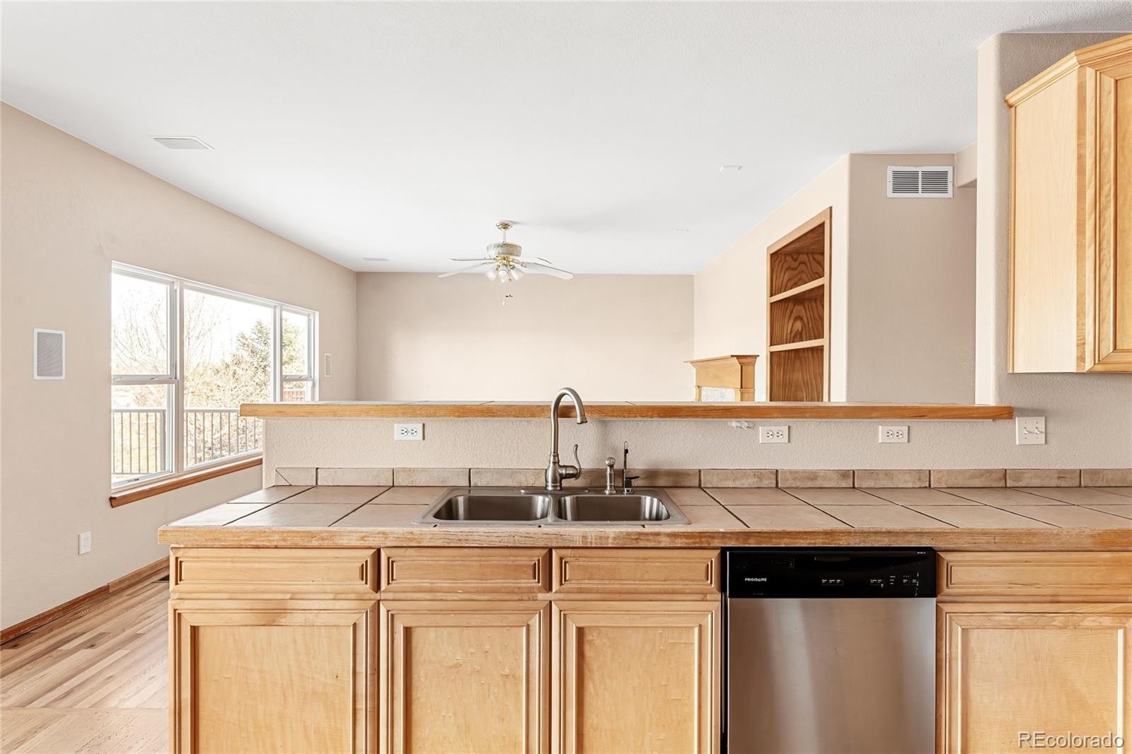 17771 East Maplewood Circle Aurora, CO 80016 - Photo 7 of 46