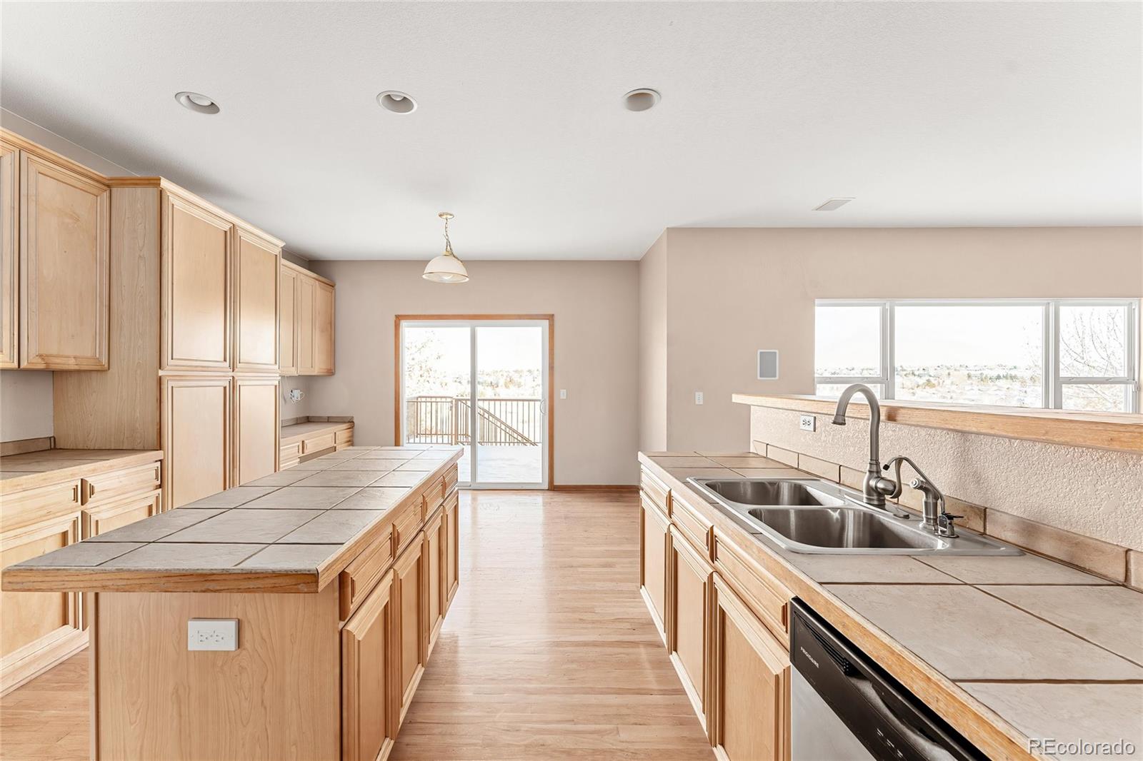 17771 East Maplewood Circle Aurora, CO 80016 - Photo 8 of 46