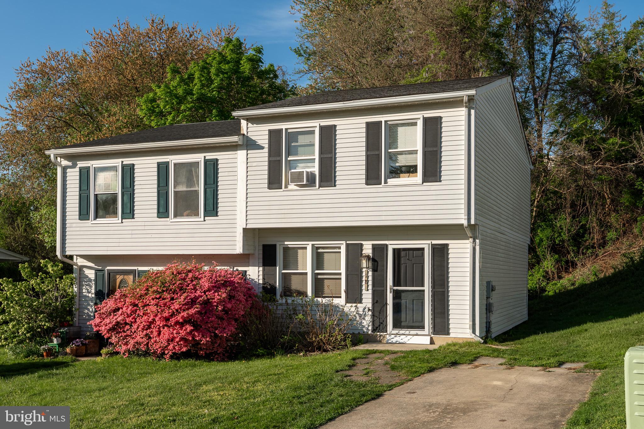 18 Wenner Drive Brunswick, MD 21716 - Photo 1 of 30 front view of a house with a yard