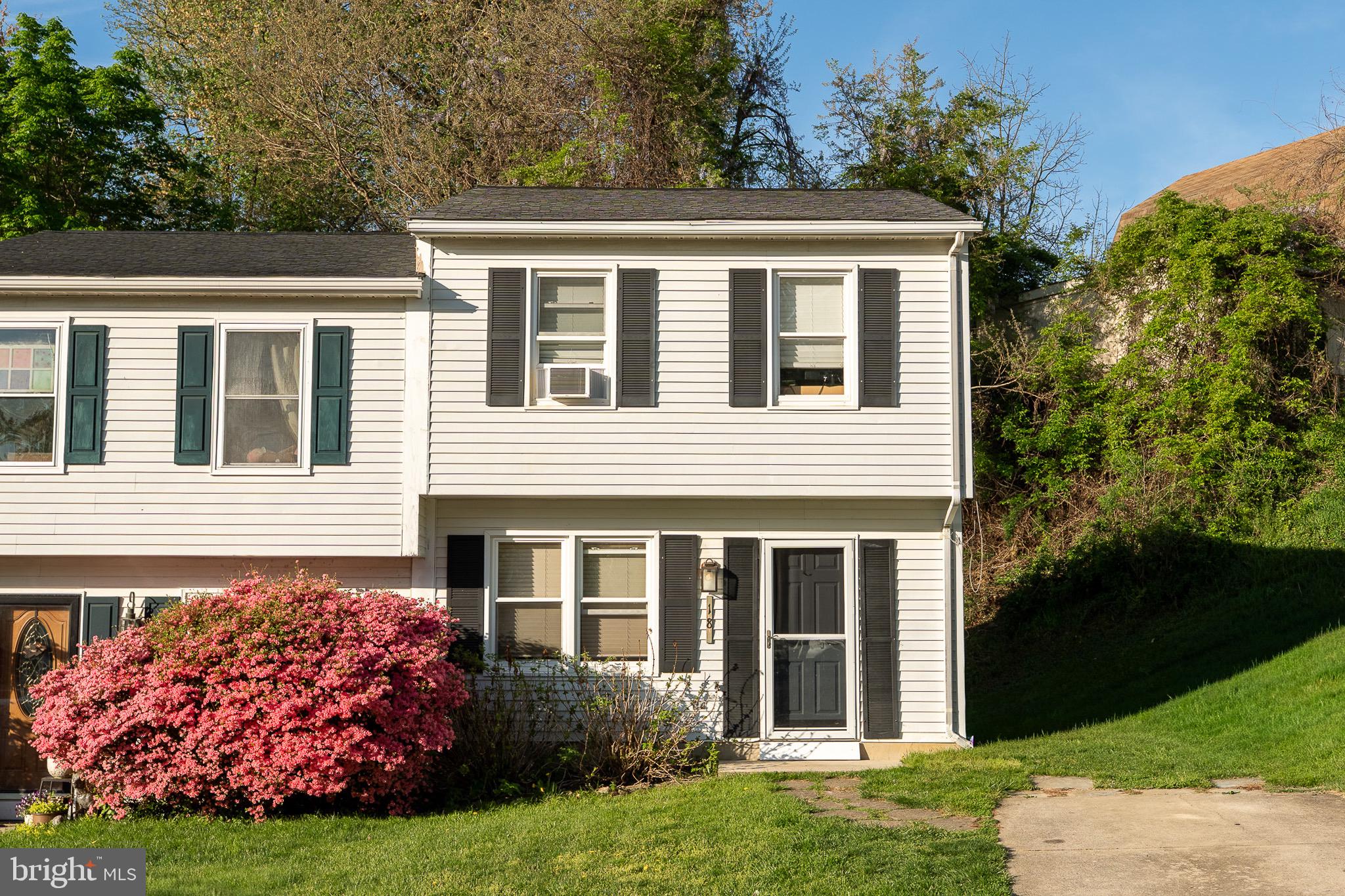 18 Wenner Drive Brunswick, MD 21716 - Photo 2 of 30 front view of a house with a yard