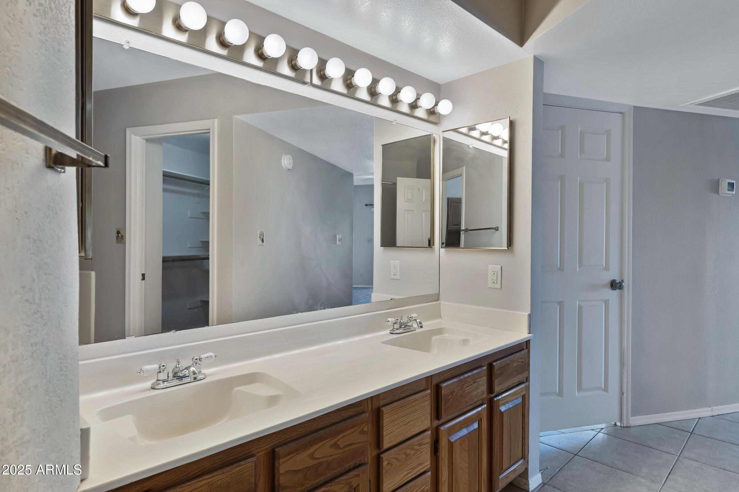 792 West El Monte Place, Unit 8 Chandler, AZ 85225 - Photo 26 of 33 a bathroom with a sink and a mirror