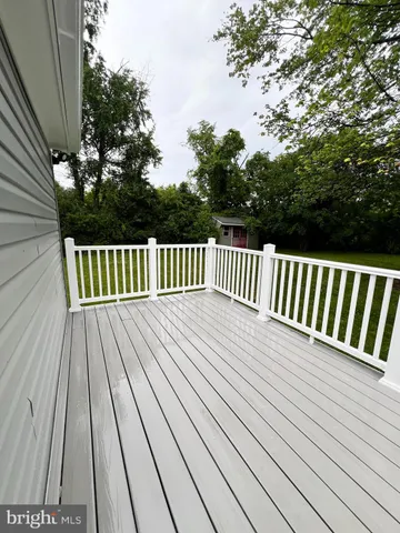 a view of deck with a garden