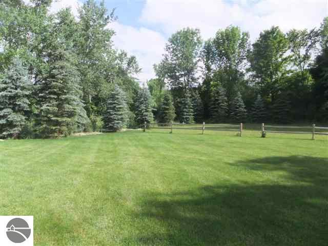 4625 Wyatt Road Traverse City, MI 49684 - Photo 19 of 22 1737005-18.JPG