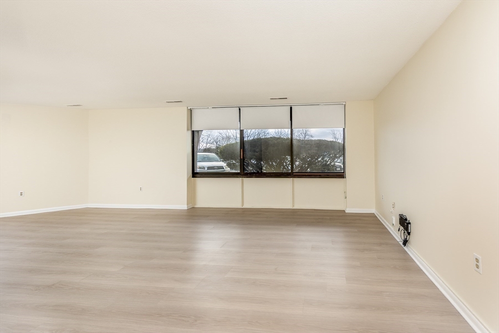 1002 Paradise Road, Unit 1M Swampscott, MA 01907 - Photo 12 of 31