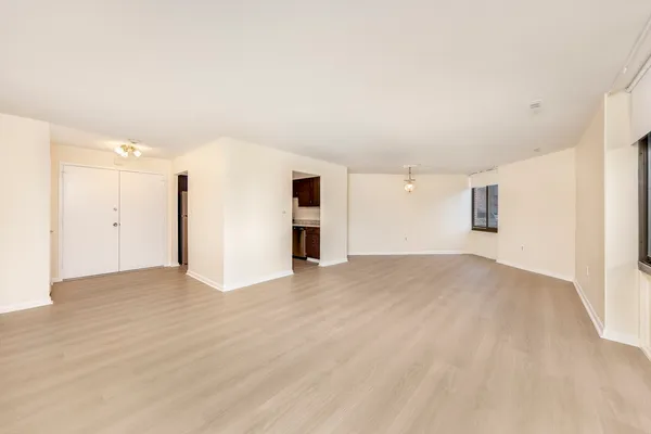 $2,600 | 1002 Paradise Road, Unit 1M, Swampscott, MA 01907