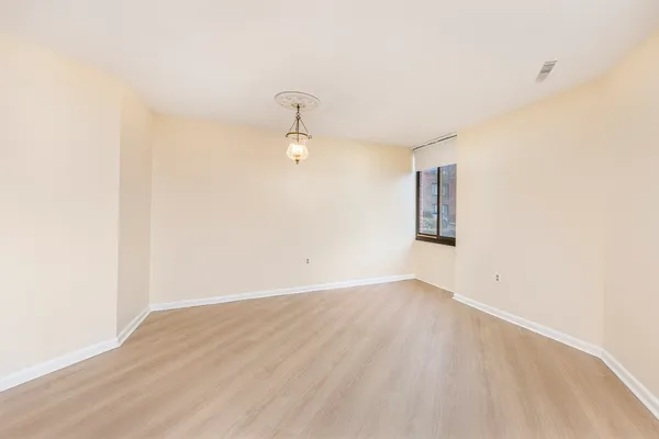 $2,600 | 1002 Paradise Road, Unit 1M, Swampscott, MA 01907