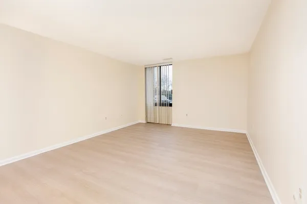 $2,600 | 1002 Paradise Road, Unit 1M, Swampscott, MA 01907