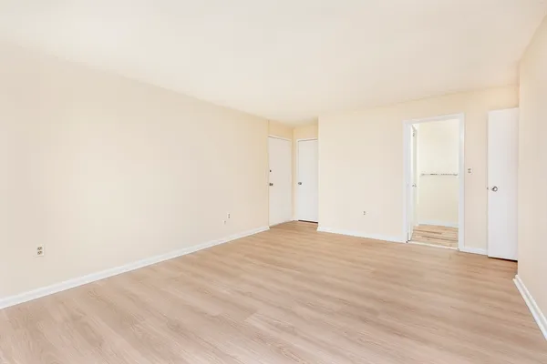 $2,600 | 1002 Paradise Road, Unit 1M, Swampscott, MA 01907